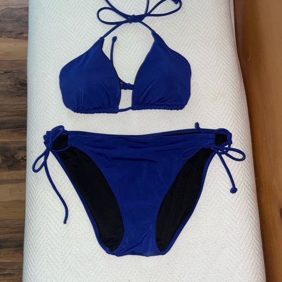 Victoria’s Secret Swimsuit 2 Pieces, Size Large - Picture 4 of 10